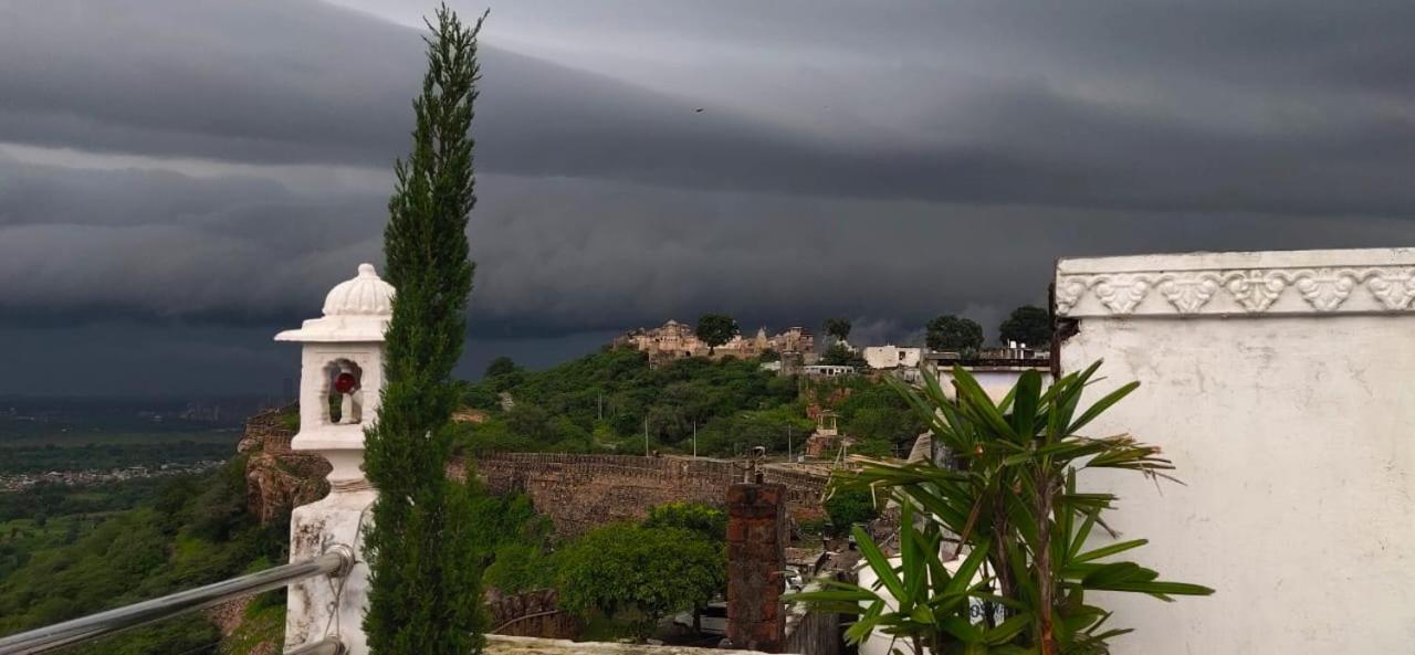 Chittorgarh Fort Haveli Bed & Breakfast ภายนอก รูปภาพ